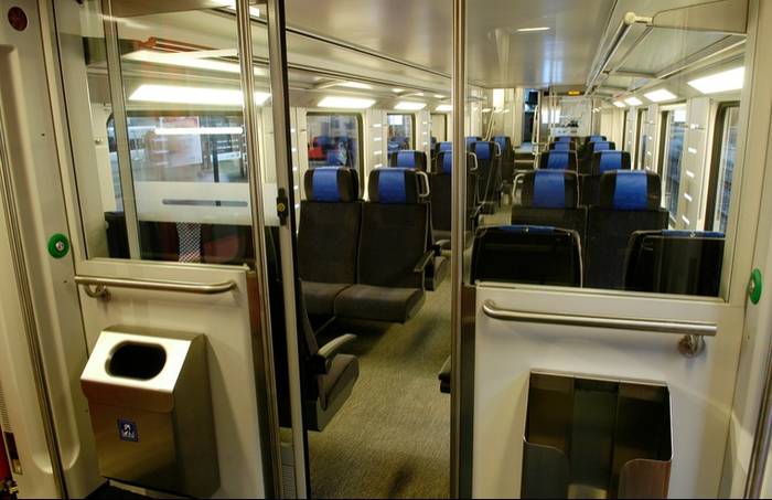 Dolny pokład, w wagonie klasy 1 zespołu RABE 514. Fot. SBB