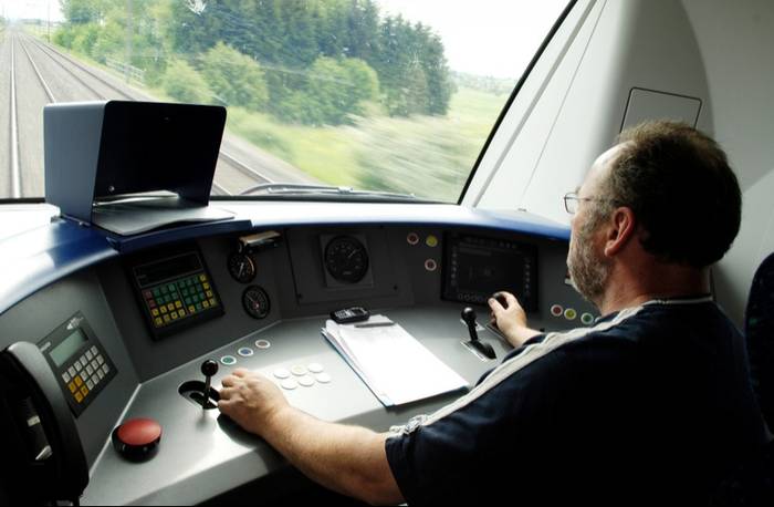 Kabina maszynisty w RABe 514. Fot. SBB 