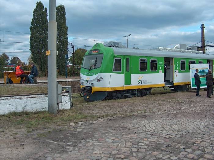 EN57KM-1486 na Trako. Fot. R. Piech