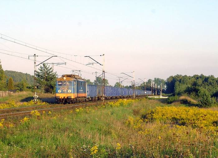 Lokomotywa 3E-56 w barwach PCC Rail. Fot. Wikimedia Commons