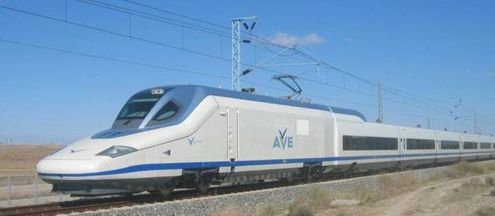 Talgo 350, czyli AVE S-102. Fot. commons.wikimedia.org