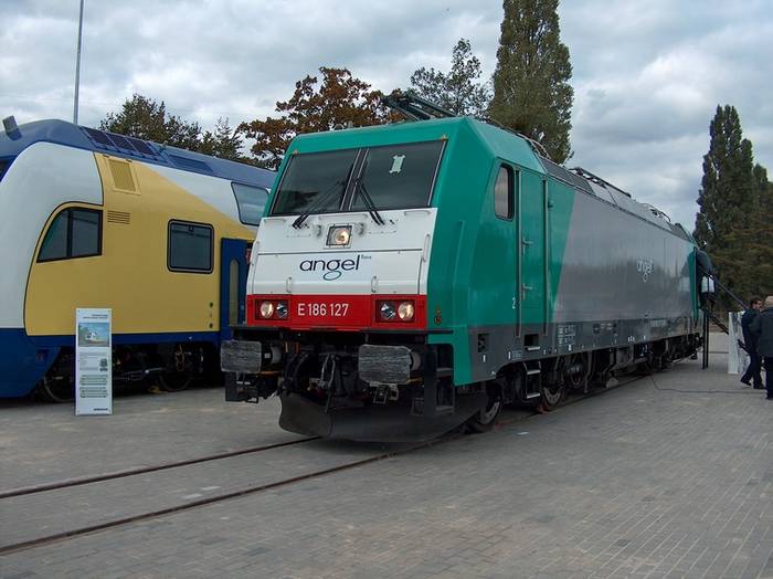 Prezentowany na Trako Traxx E 186 127 trafił do PKP Cargo i kursuje obecnie pod oznaczeniem EU43-002. Fot. R. Piech