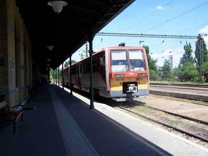 Pociąg regionalny MAV. Fot. Roland von Bagratuni