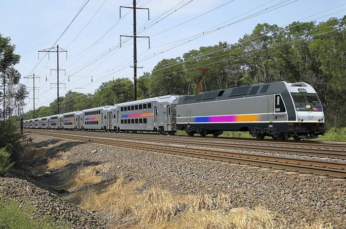 Lokomotywa dwutrakcyjna dla NJ Transit. Fot. Bombardier