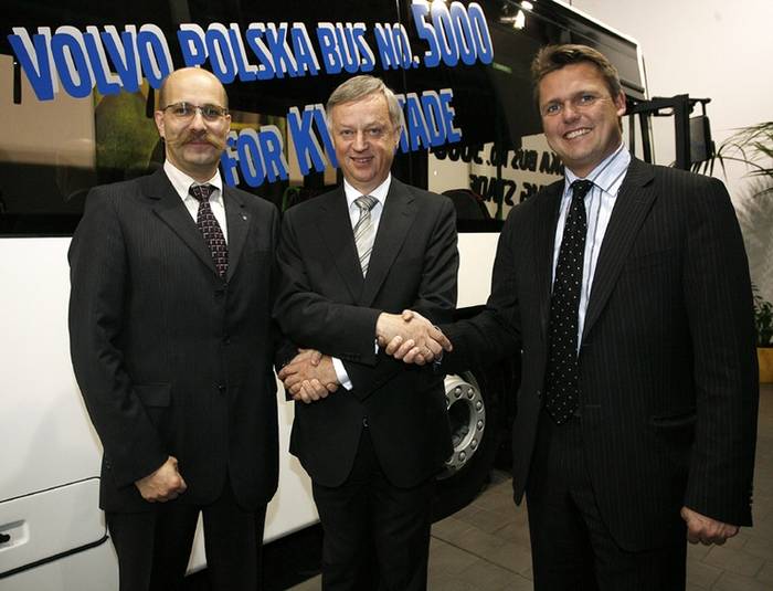 Od lewej: Detmar Kampmann, Prezes Volvo Polska Centrum Przemysłowe,Heinz-Dieter Pohl, Prezes firmy KVG Stade oraz Håkan Karlsson, Prezes Volvo Bus Corporation