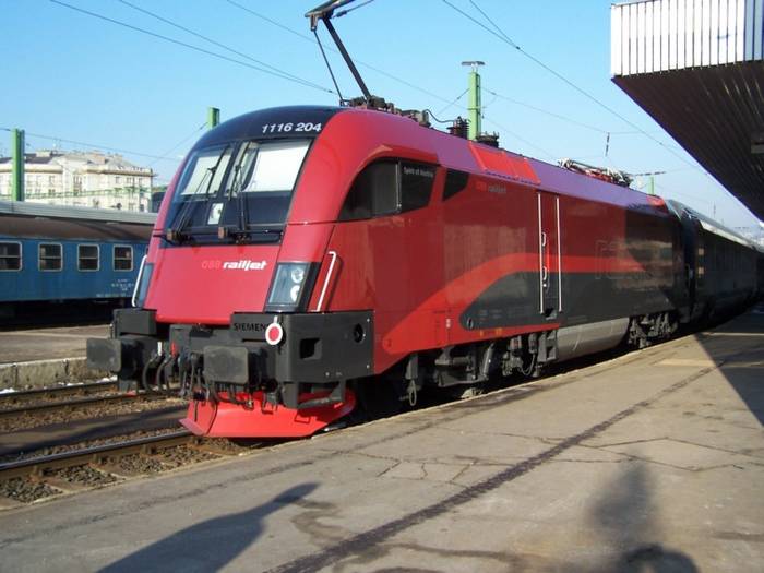 Taurus na czele składu Railjet. Fot. R. von Bagratuni