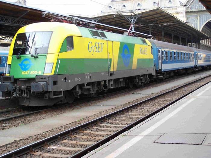 Taurus GySEV ROeEE ze składem wagonów MAV Start. Fot. R. von Bagratuni