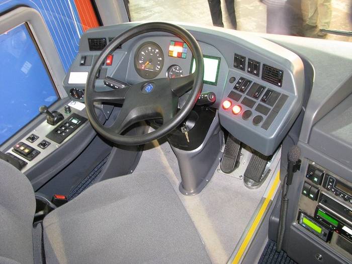 Stanowisko kierowcy w autobusie Autosan Eurolider. Fot. D. Więcławski