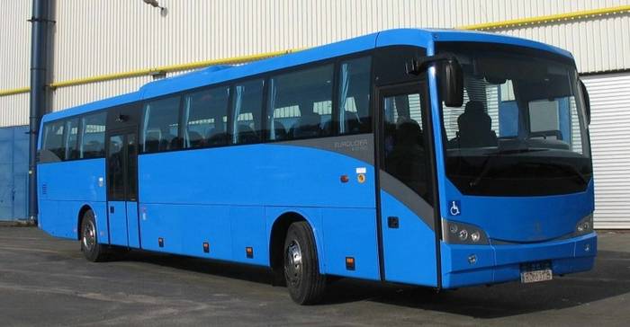 Autobus Autosan A12.13C Eurolider przed bramą fabryki w Sanoku. Fot. J. Siwadłowski