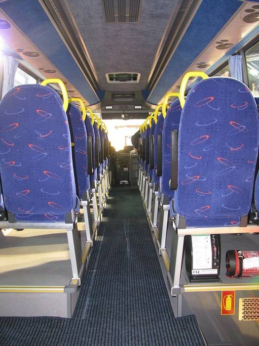 Przestrzeń pasażerska autobusu Autosan Eurolider –widok na przód. Fot. D. Więcławski