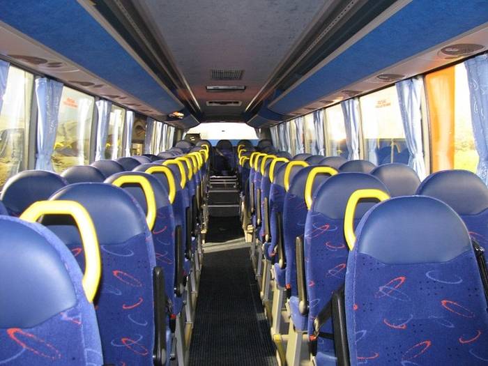 Przestrzeń pasażerska autobusu Autosan Eurolider –widok na tył. Fot. D. Więcławski