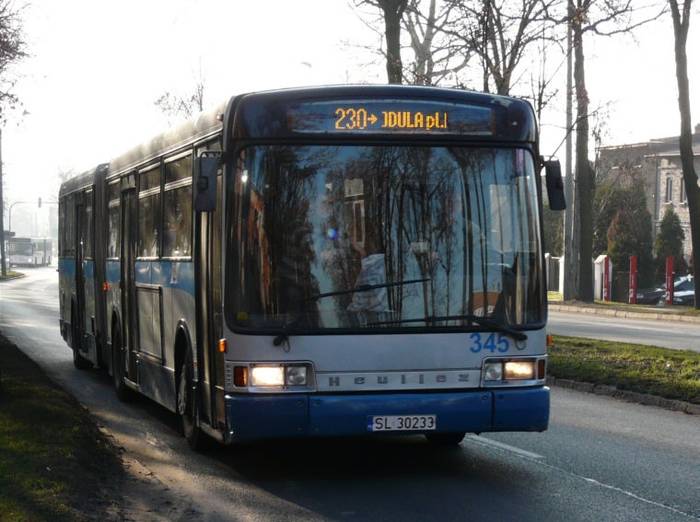 Zeszłoroczny zakup HEULIEZ GX187 z 1992roku ex TAG Grenoble. Linia 230 fot. R.Piech