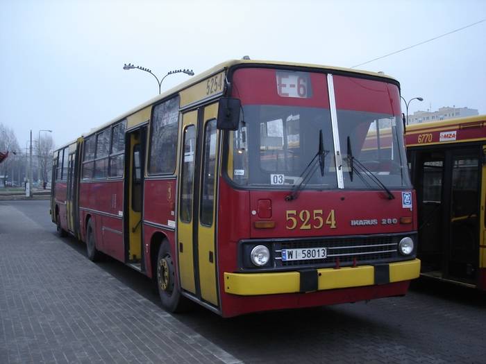 Ikarus 280 w malowaniu historycznym