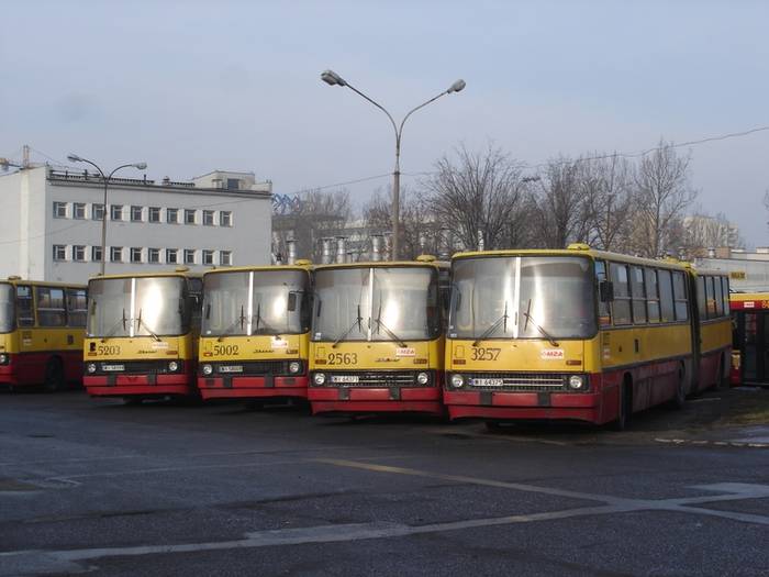 Dwa pokolenia stołecznych Ikarusów 