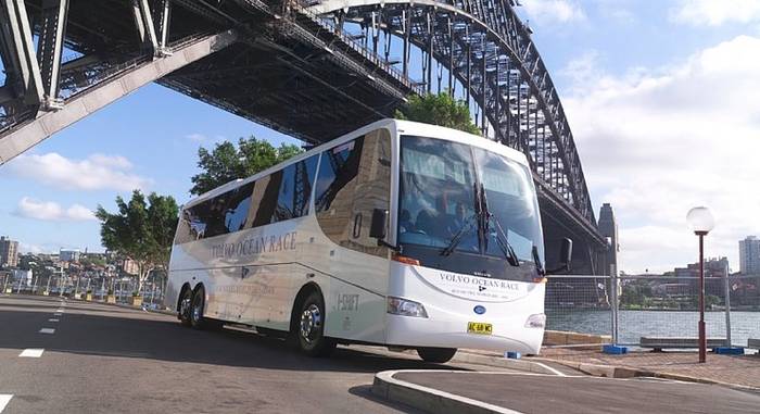 Autokary na podwoziach Volvo B12M z nadwoziem od firmy Custom Coaches
