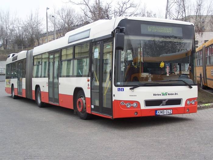 Autobusy Volvo z rodziny 7700 w barwach różnych węgierskich przewoźników