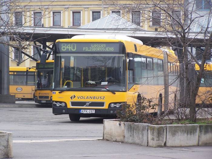 Autobusy Volvo z rodziny 7700 w barwach różnych węgierskich przewoźników