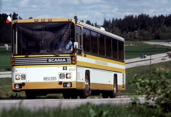900. silników Scania V8 zostało zainstalowanych w autobusach