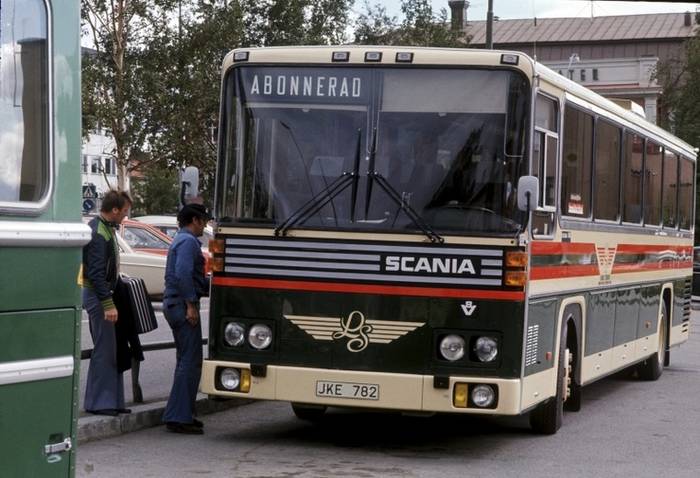 900. silników Scania V8 zostało zainstalowanych w autobusach