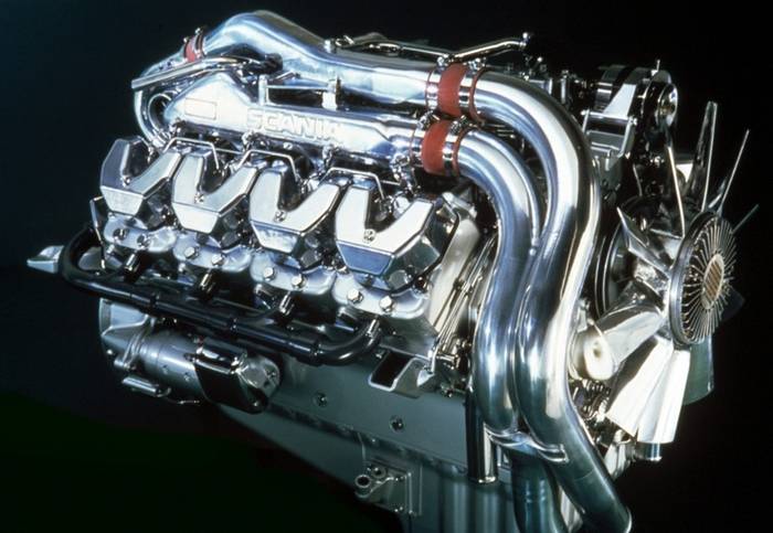 900. silników Scania V8 zostało zainstalowanych w autobusach