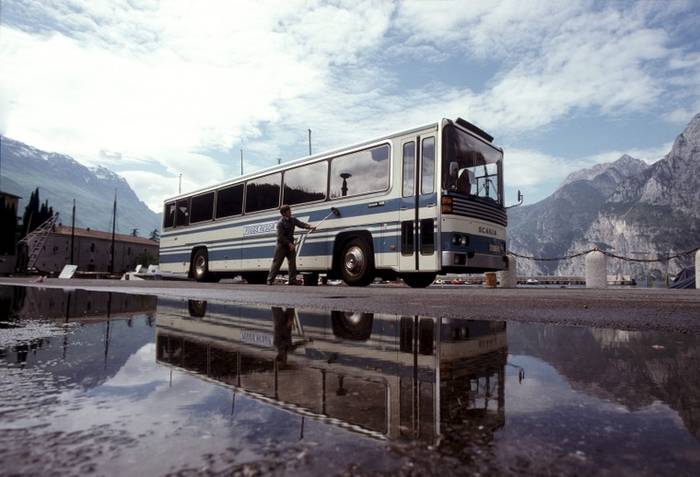 900. silników Scania V8 zostało zainstalowanych w autobusach