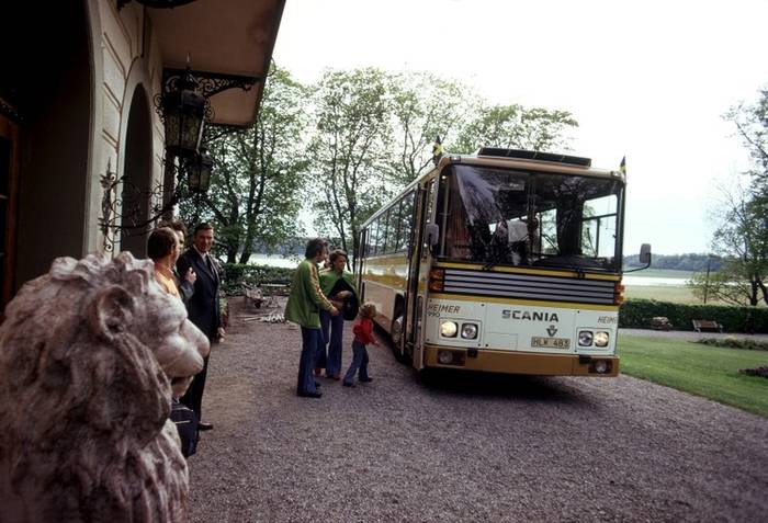 900. silników Scania V8 zostało zainstalowanych w autobusach