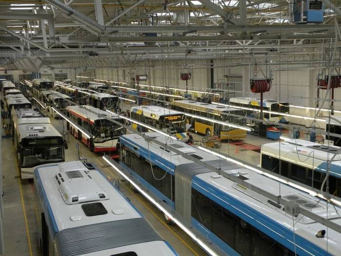 Z ogromnych hal produkcyjnych Solarisa wyjeżdża miesięcznie prawie 100 autobusów