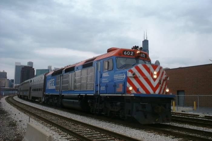 Pierwsze z zakupionych przez Metra lokomotyw EMD F40C można jeszcze sporadycznie spotkać. Fot. Peter van den Bossche, Wikimedia Commons, CC-BY-SA 2.5