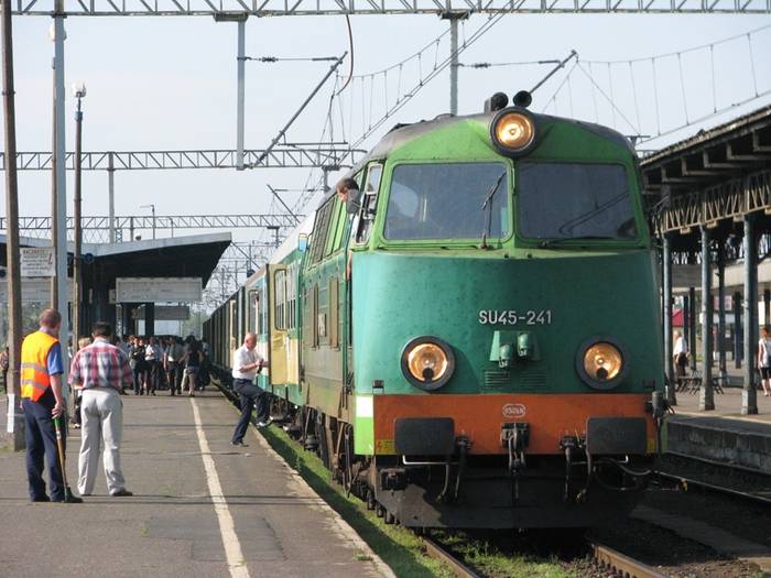 Pociąg dodatkowy z Poznania do Kostrzyna nad Odrą przez Krzyż. Fot. Krzysztof Springer