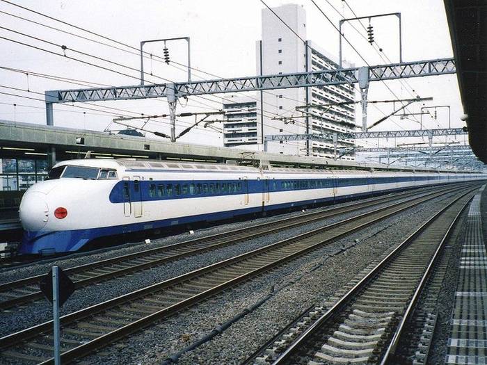 Historię pociągów Shinkansen zapoczątkowała seria 0 JR West. Fot. Cassiopeia sweet, Wikimedia Commons, Public Domain