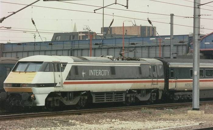 Ilość pasażerów udało się utrzymać dzięki nowoczesnym szybkim pociągom InterCity. Fot. K. Andrew Hadley, Wikimedia Commons, GFDL