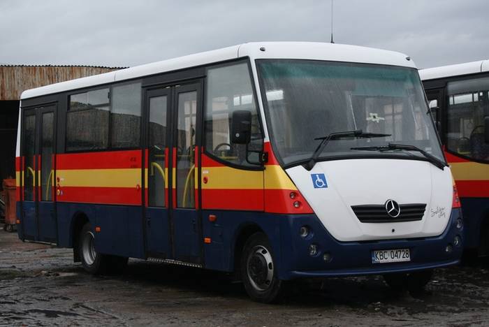 Autosany w nowym malowaniu miejskiego przewoźnika
