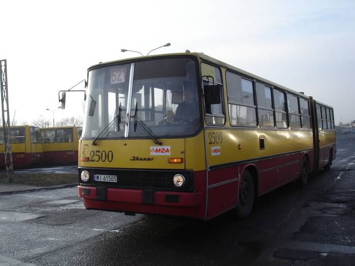 2500-Autobus wystawiony na sprzedaż przez MZA (foto: K. Wach)