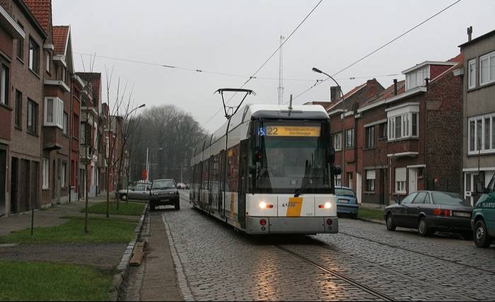 Tramwaj HermeLijn w Gandawie. Fot. Mauritsvink, Wikimedia Commons, Public Domain