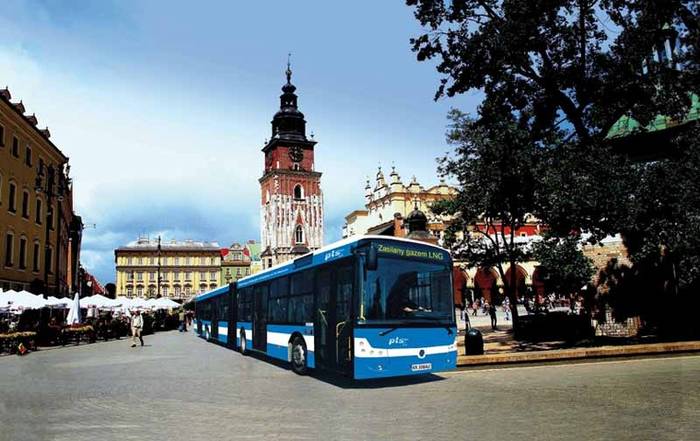 Wizualizacja Solbusa SM18 LNG na krakowskim rynku