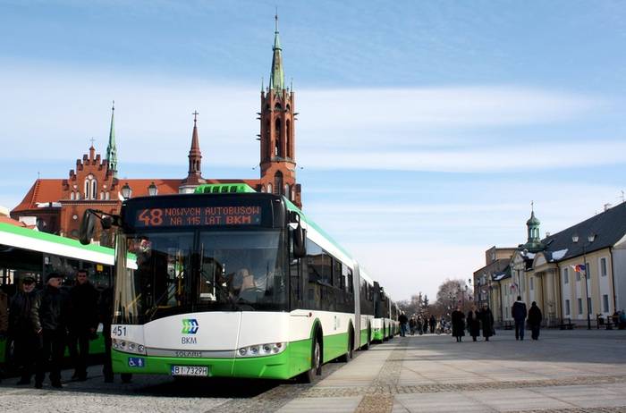 Na Rynku Kościuszki w Białymstoku przedstawiono wszystkie 48 Solarisów
