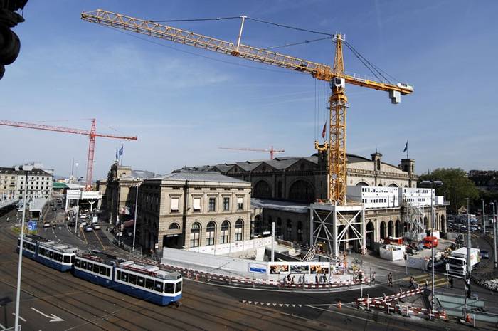 Dworzec Zürch Hauptbahnhof i widoczne prace ziemne. Fot. SBB