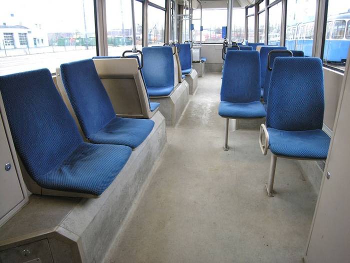 Widok na trzeci człon tramwaju oryginalnego. Fot. SWM-MVG