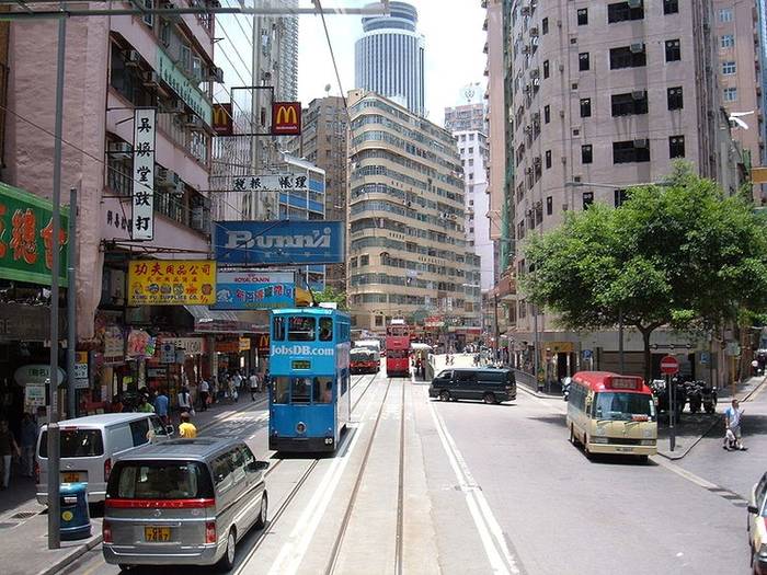 Piętrowe tramwaje to znak rozpoznawalny Hong Kongu. Fot. BrokenSphere, Wikimedia Commons, GFDL
