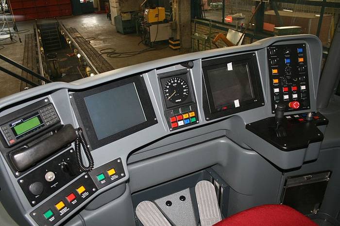 Flexity Swift dla Rotterdamu pulpit maszynisty. Fot. Rodneyghewy, Wikimedia Commons, GFDL
