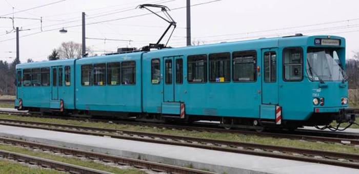 Tramwaj Ptb z nadstawkami do obsługi sieci metra. Fot. VGF