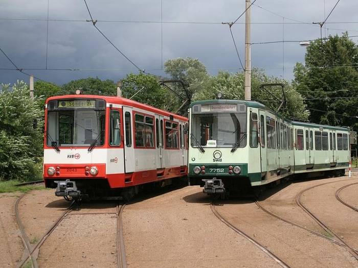 Spotkanie wagonów serii B z Kolonii i Bonn. Fot. Qualle, Wikimedia Commons, GFDL