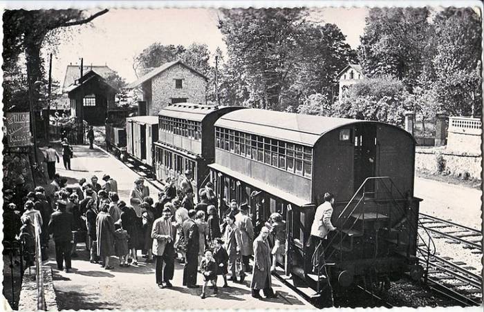 Wagony piętrowe Bidel. Fot. Wikimedia Commons, Public Domain