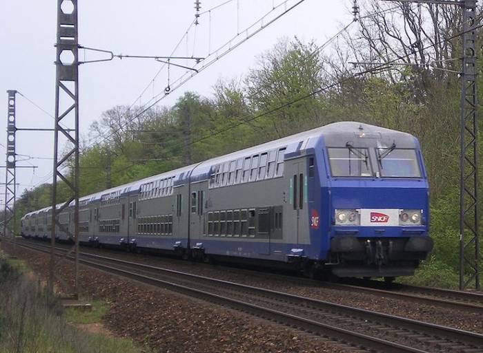 V2N to ostatnia seria wagonów piętrowych SNCF. Fot. Tibidibtibo, Wikimedia Commons, GFDL