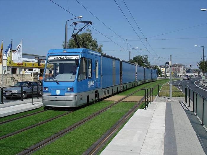 Wyjątkowy w skali świaowej tramwaj towarowy CarGoTram. Fot. kaffeeeinstein, Wikimedia Commons, cc-by-sa 2.0