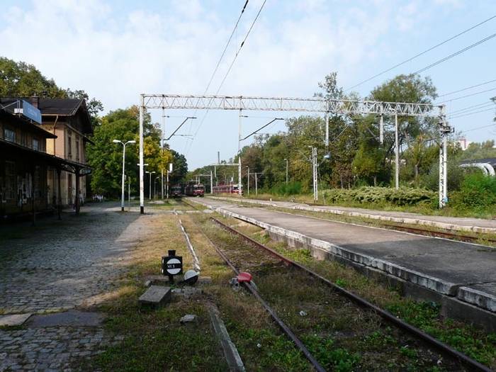 Typowe półperony na jednej z bocznych linii. Fot. R. Piech