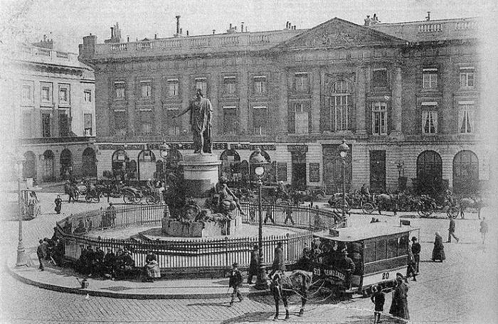 Tramwaj konny na ulicach Reims. Fot. Wikimedia Commons, Public Domain