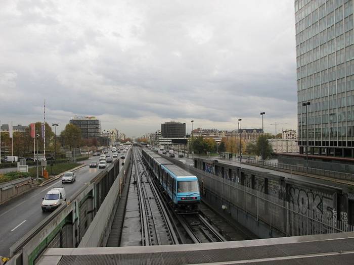 Nowy automatyczny skład metra MP05 na trasie. Fot. Poudou99, wikimedia commons, cc-by-a 3.0