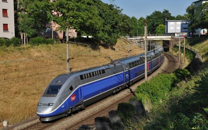 TGV 2N2 niedaleko Bazylei. Fot. Aliesperet, Wikimedia Commons, GFDL