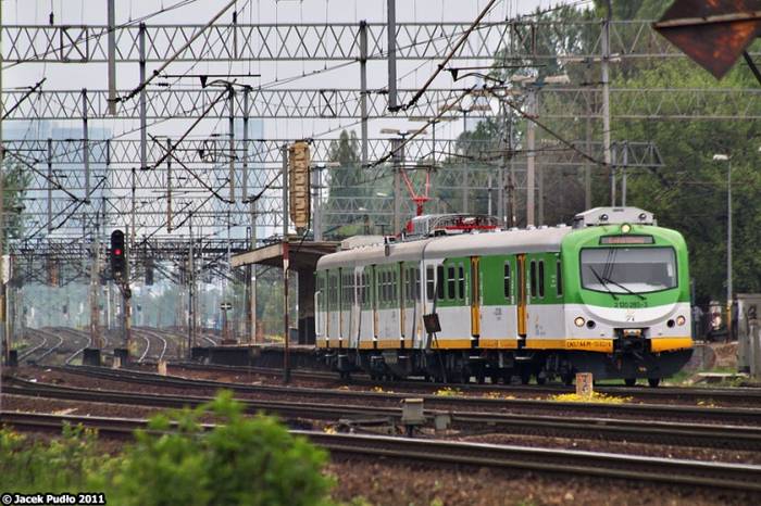2120285en57akm1592_760